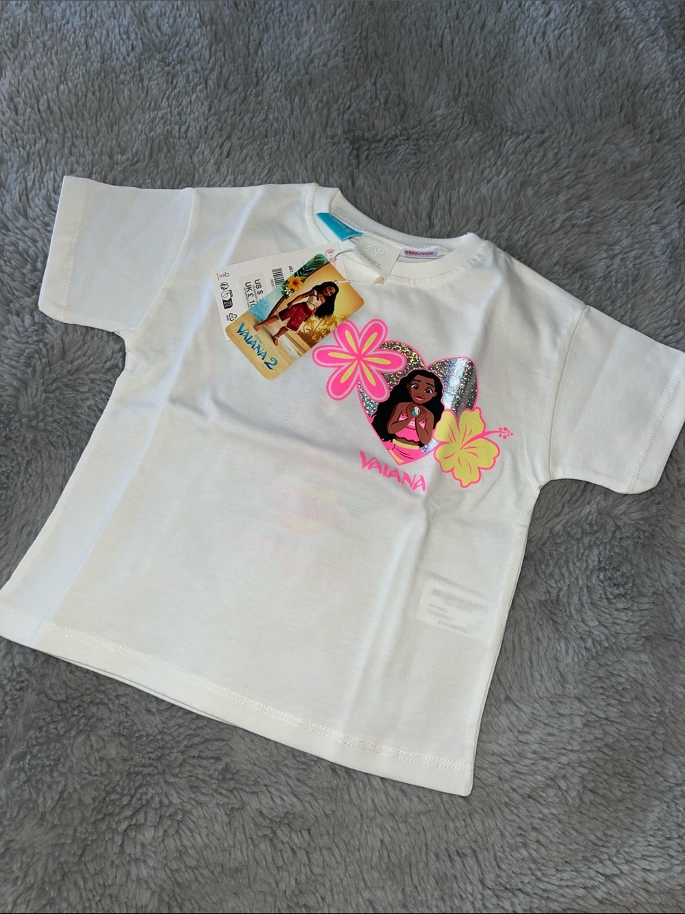 Zara Disney VAIANA 2 MOANA Graphic Tee Shirt Floral Accents